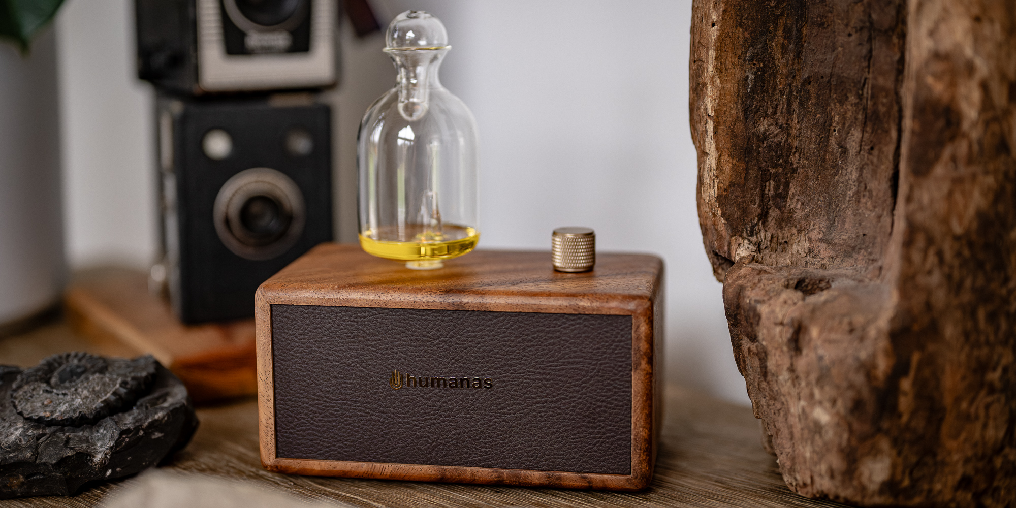 width=100% Dyfuzor olejków, aromatyzer zapachowy Humanas Natural Wood - drewno orzecha włoskiego